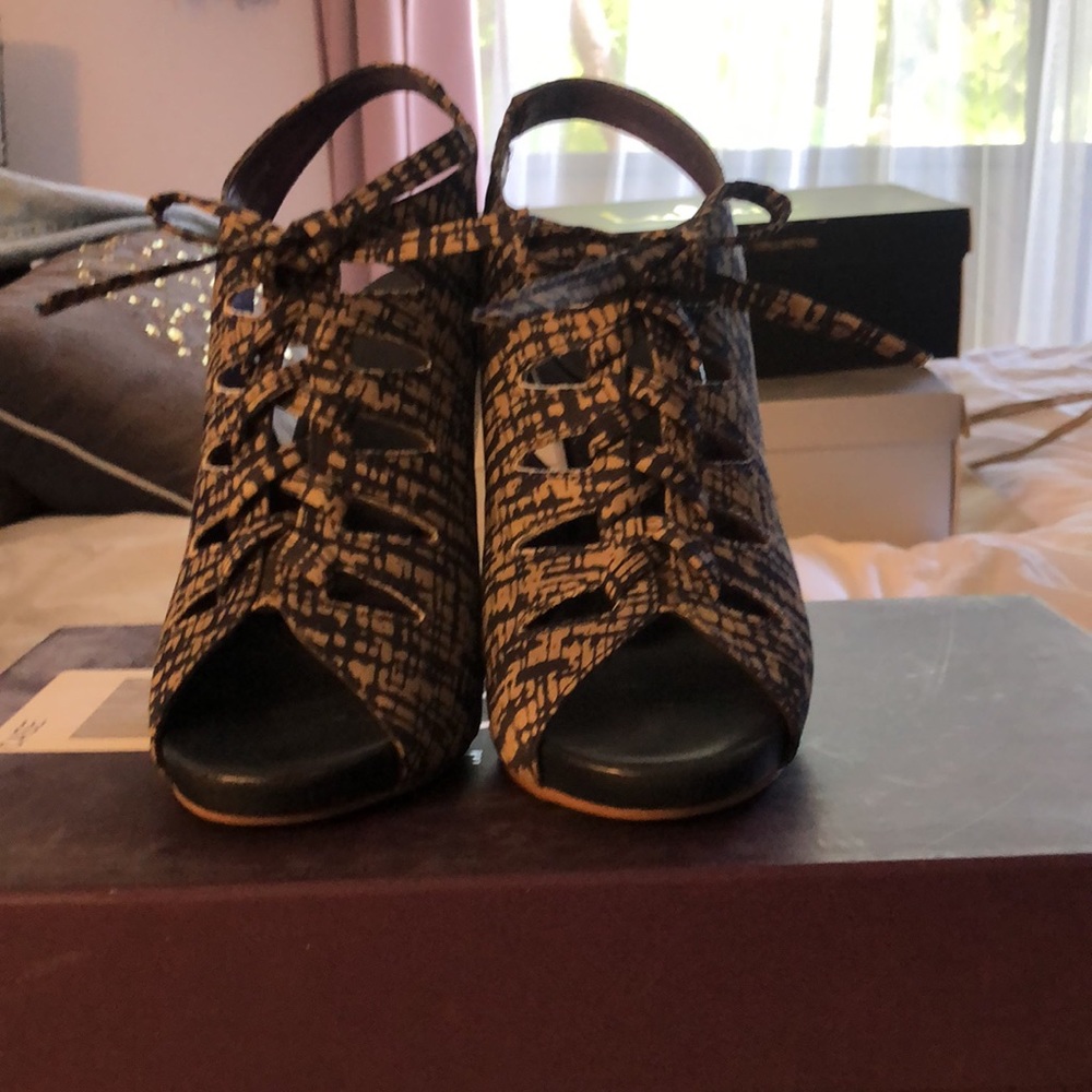 Anthropologie - Due Farina Lace-Up Wedges - Picture 4 of 6